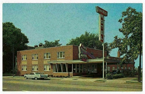 Town house motel east - house,